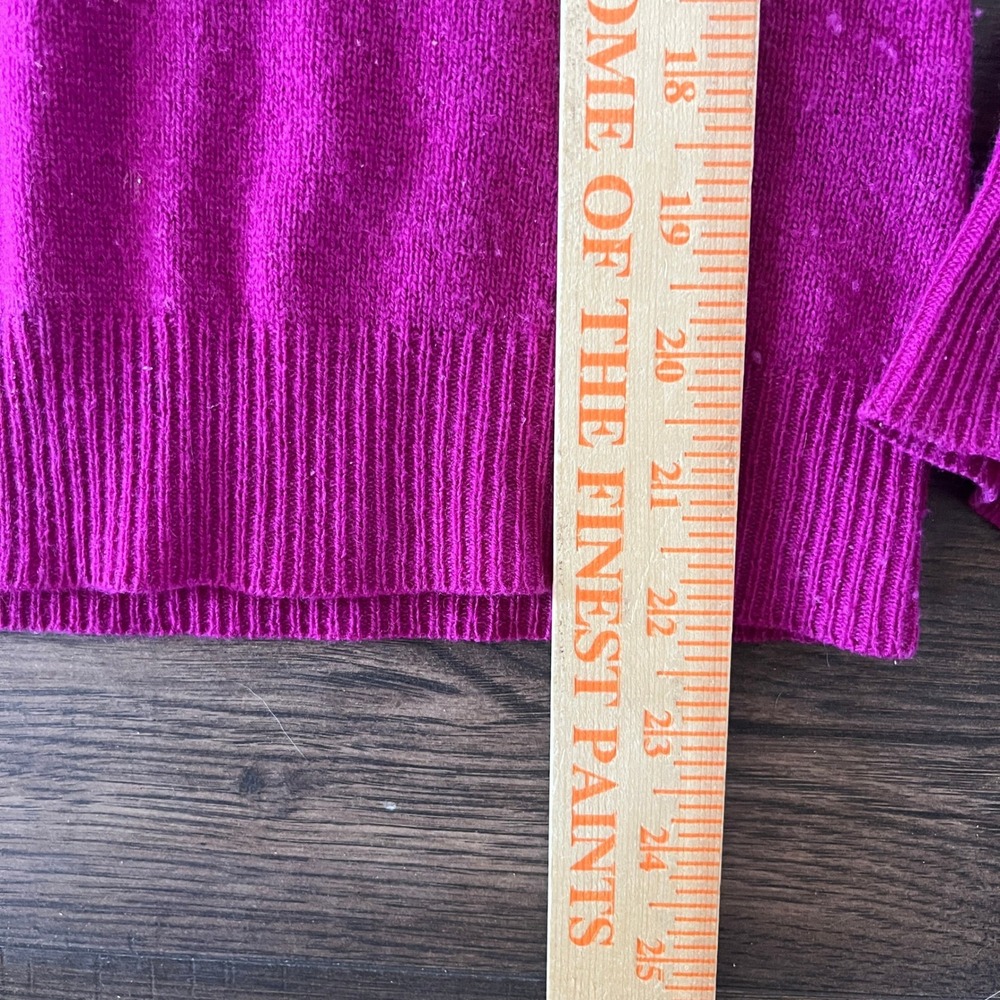 Ann Taylor Cashmere Sweater Womens XS Magenta Purple V-Neck Long Sleeve Pullover - Picture 5 of 5